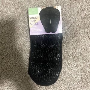 NWT Balance Collection Yoga Grip Socks, One Size Fits Most, Black